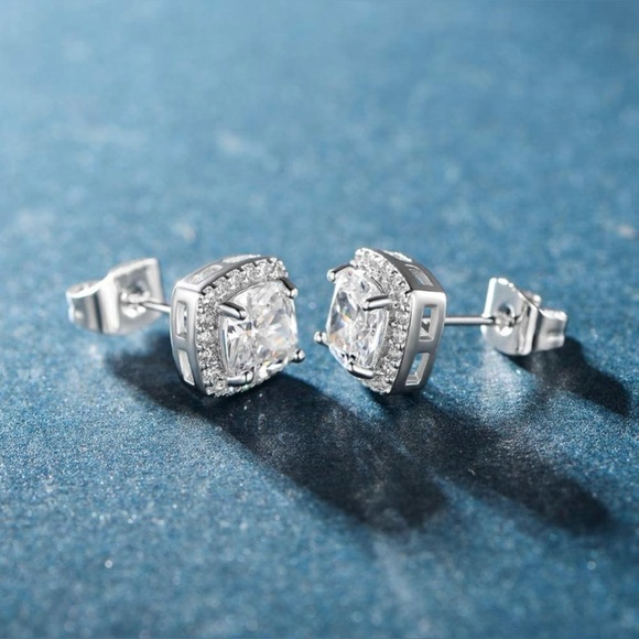 New Simulated Diamonds 925 Sterling Silver Stud Earrings - Picture 10 of 12